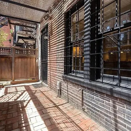 Back Bay Nantucket-style Pied-a-terre Off Newbury St Apartment