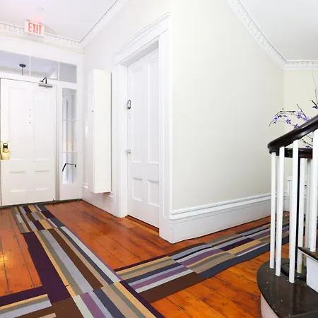 Charming & Stylish On Beacon Hill #2 3*