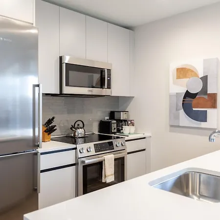 Luxury Seaport With Pool Apartment *