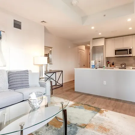 Luxury Seaport With Pool Apartment