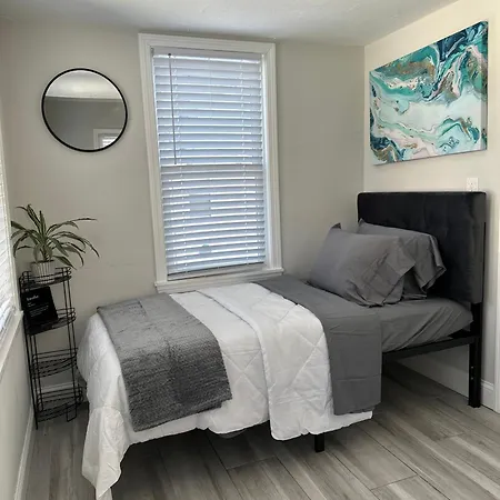Stylish 2nd Floor Unit, Are Going To It! Apartment