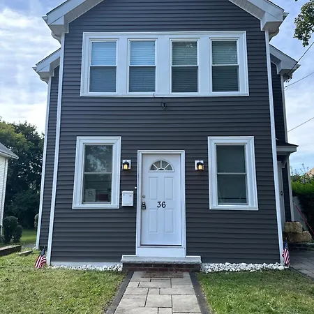 Stylish 2nd Floor Unit, Are Going To It!