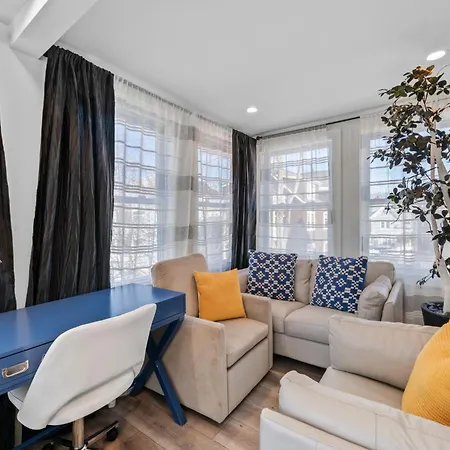 Roslindale Village Apartment
