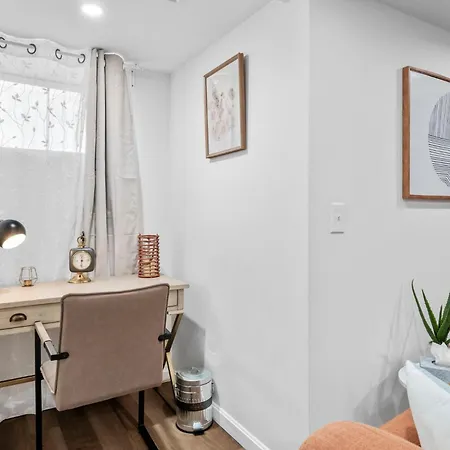 Roslindale Village Apartment *