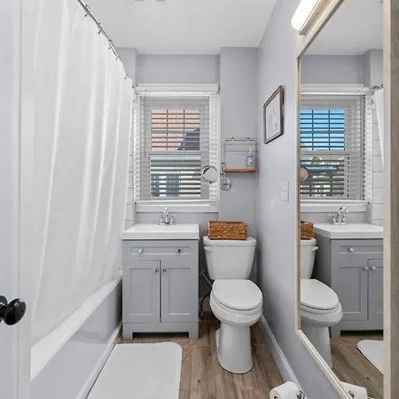 Roslindale Village Apartment Boston