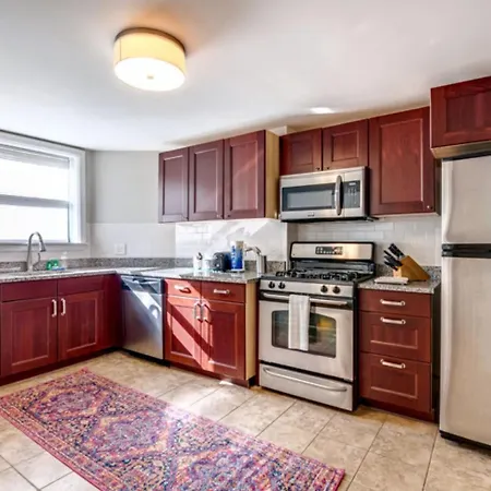 Private Walk Downtown Apartment