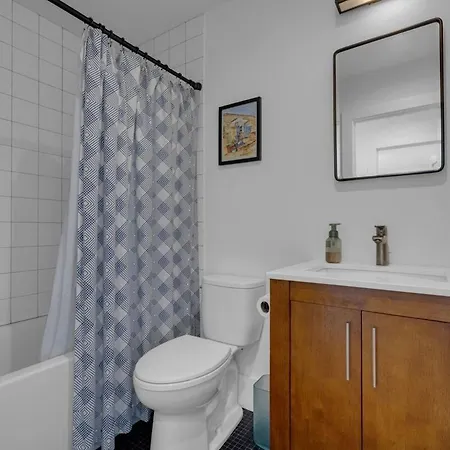 Waterfront Escape - Close To Airport & Downtown Villa *