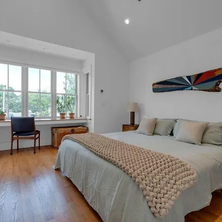 Waterfront Escape - Close To Airport & Downtown Villa Boston