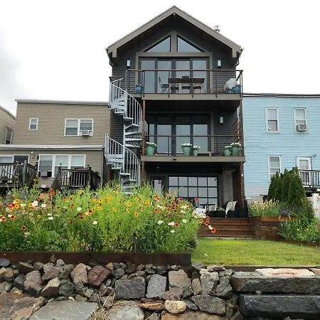 Waterfront Escape - Close To Airport & Downtown Villa *