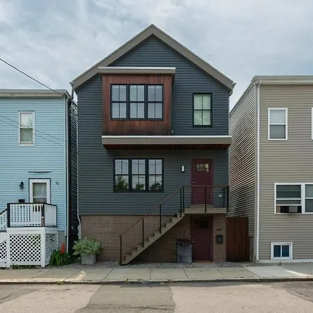 Villa Waterfront Escape - Close To Airport & Downtown *