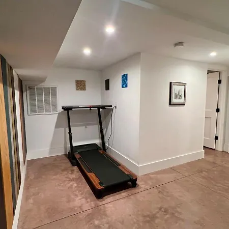 Waterfront Escape - Close To Airport & Downtown *