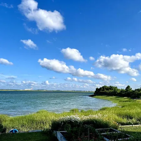 Villa Waterfront Escape - Close To Airport & Downtown
