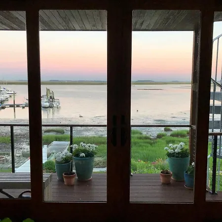 Waterfront Escape - Close To Airport & Downtown Villa Boston