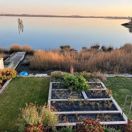 Waterfront Escape - Close To Airport & Downtown Villa Boston
