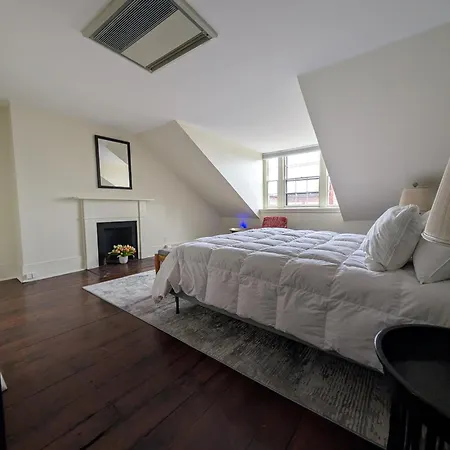 Beacon Hill: The Aldrich House Holiday home