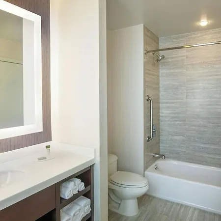 Courtyard By Marriott Downtown Hotel Boston