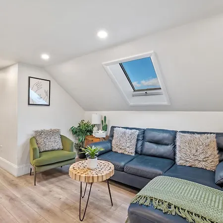 Roslindale Village Apartment Boston