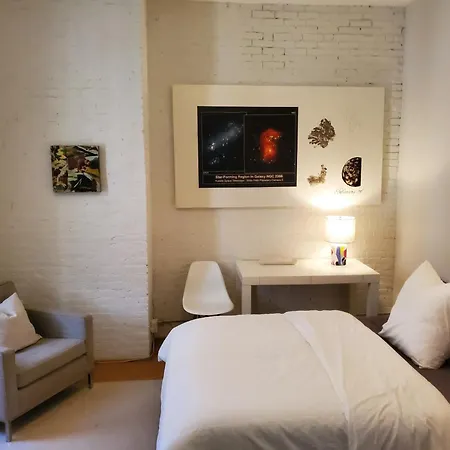 Street Loft Apartment *