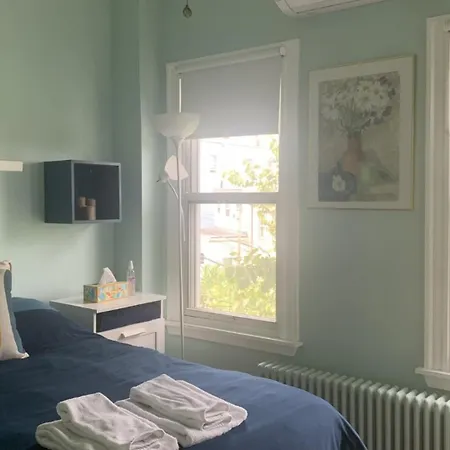 Private Rooms, Shared Bath In A Private Minutes From Logan Airport Homestay *