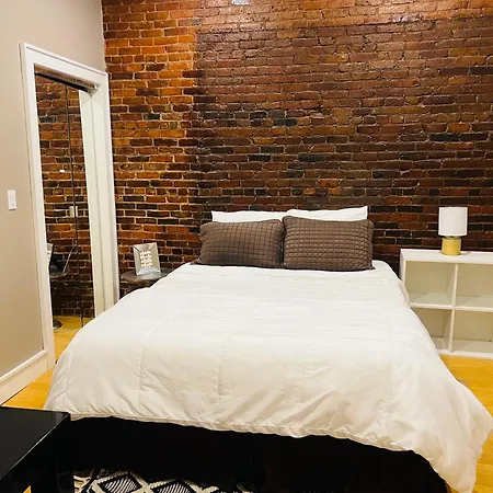 Harbor Views Modern North End Free Parking! Apartment