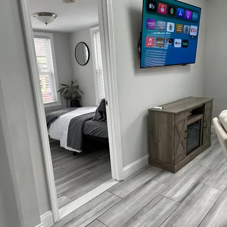 Stylish 2nd Floor Unit, Are Going To It!