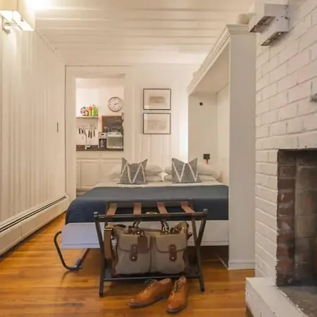 Lovely Next To Prudential & Newbury St Apartment