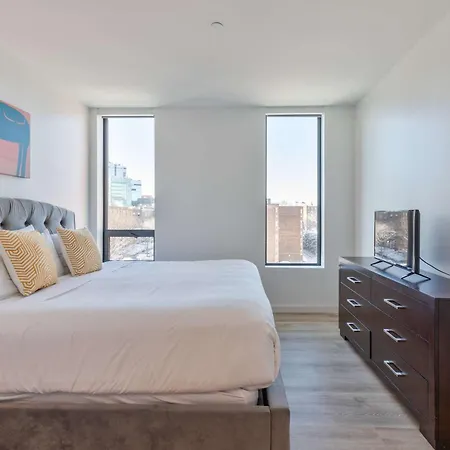Luxury With Kitchen And Gym Apartment *