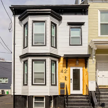 Modern East 2 Bed 2 Bath *