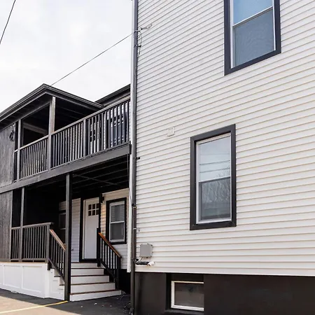 Modern East 2 Bed 2 Bath Apartment Boston