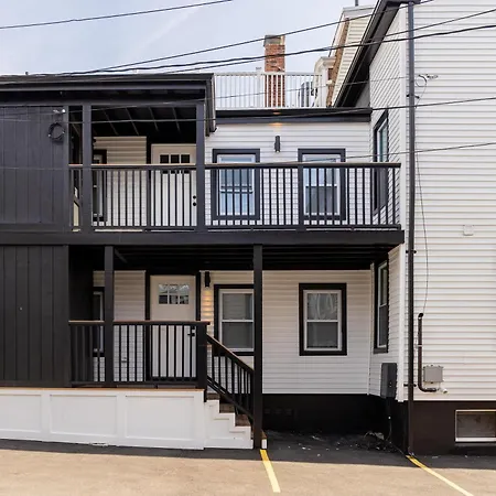 Modern East 2 Bed 2 Bath Apartment *