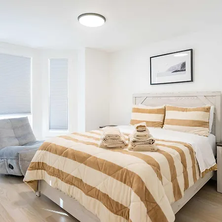 Modern East 2 Bed 2 Bath