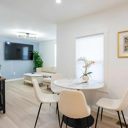 Modern East 2 Bed 2 Bath Apartment *