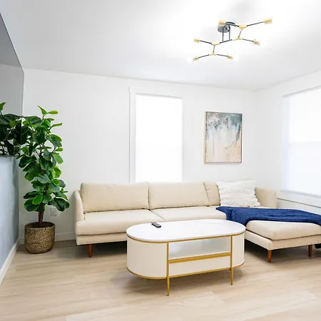 Modern East 2 Bed 2 Bath * Boston