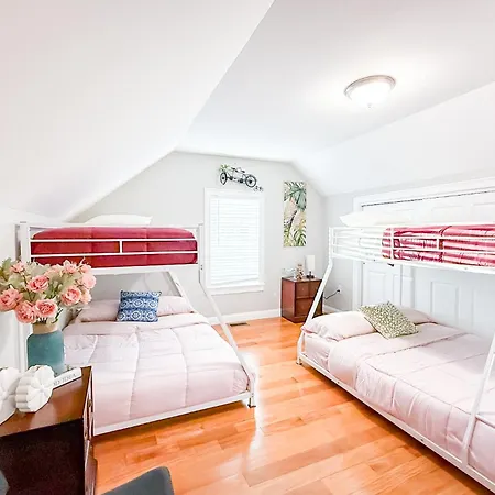 Apartment 40-newly Renovated, Stylish And Beautiful With 4br *