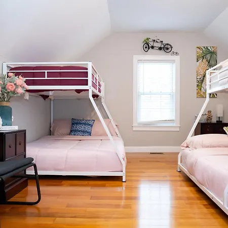 Apartment 40-newly Renovated, Stylish And Beautiful With 4br *