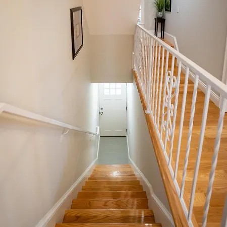 40-newly Renovated, Stylish And Beautiful With 4br Apartment