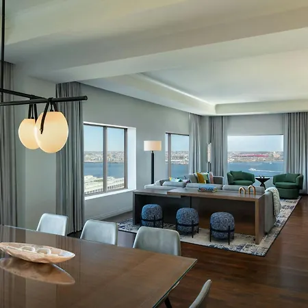 Hotel Renaissance Seaport District