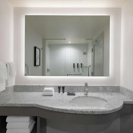 Renaissance Seaport District 4* Boston