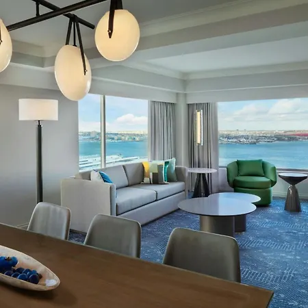 Renaissance Seaport District 4* Boston