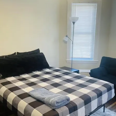 Lovely Close To The Redline And Downtown Homestay