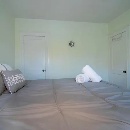 Comfortable And 3 Bed Holiday home Boston