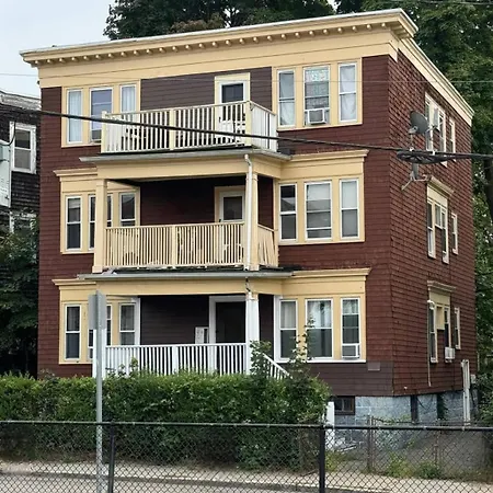 Comfortable And 3 Bed Boston