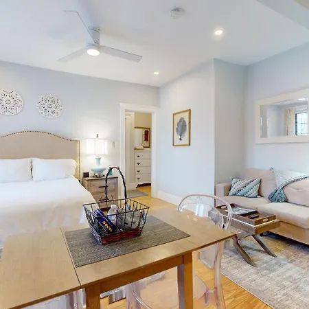 Renovated, Spacious Studio, Near Bc, Bu, Porch