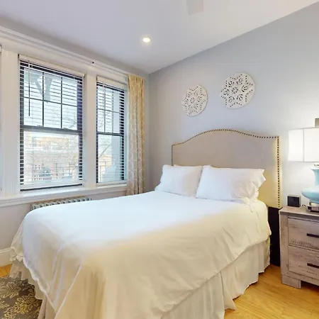 Apartment Renovated, Spacious Studio, Near Bc, Bu, Porch *