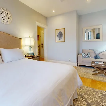 Renovated, Spacious Studio, Near Bc, Bu, Porch Apartment Boston
