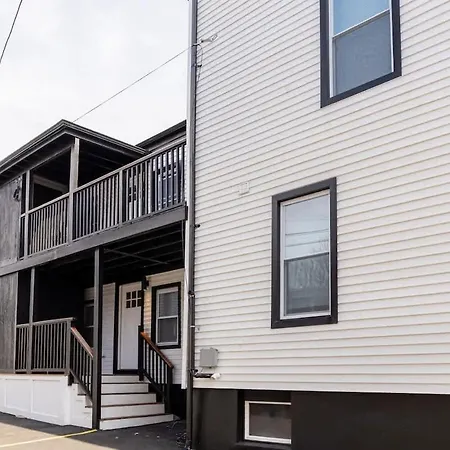 Luxury 2 Bed 2 Bath East