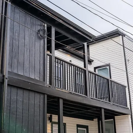 Luxury 2 Bed 2 Bath East * Boston