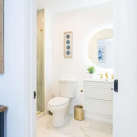 Luxury 2 Bed 2 Bath East * Boston