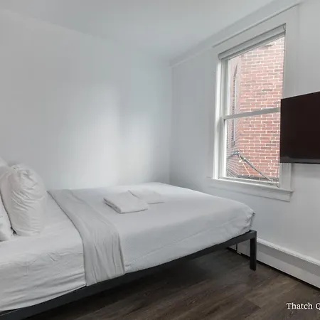 Quarters On Dot By Thatch Apartment