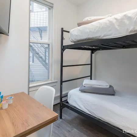 Apartment Quarters On Dot By Thatch